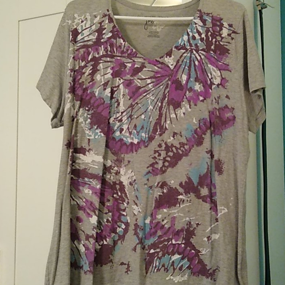 V neck graphic tee